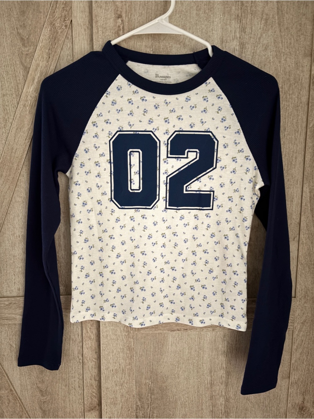 No Boundaries Floral 02 Raglan Long Sleeve Top | Small 4–6